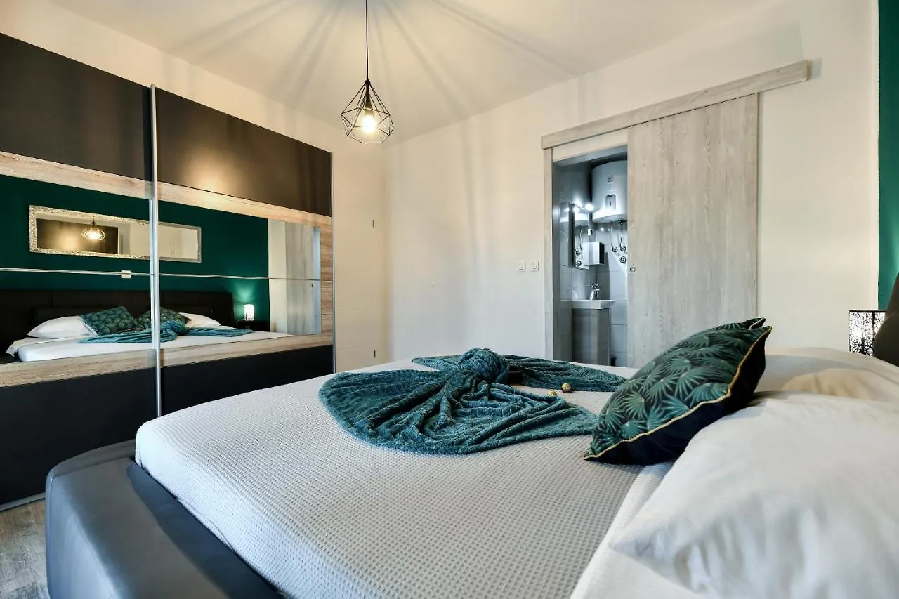 Semesterbostad Luxurious Villa Natali Pridraga