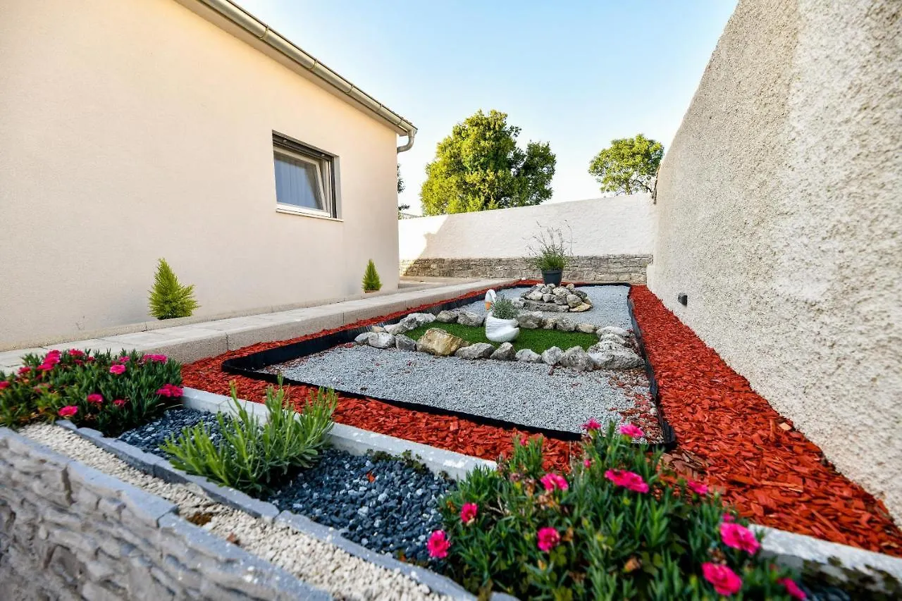 Ferienhaus Luxurious Villa Natali Pridraga