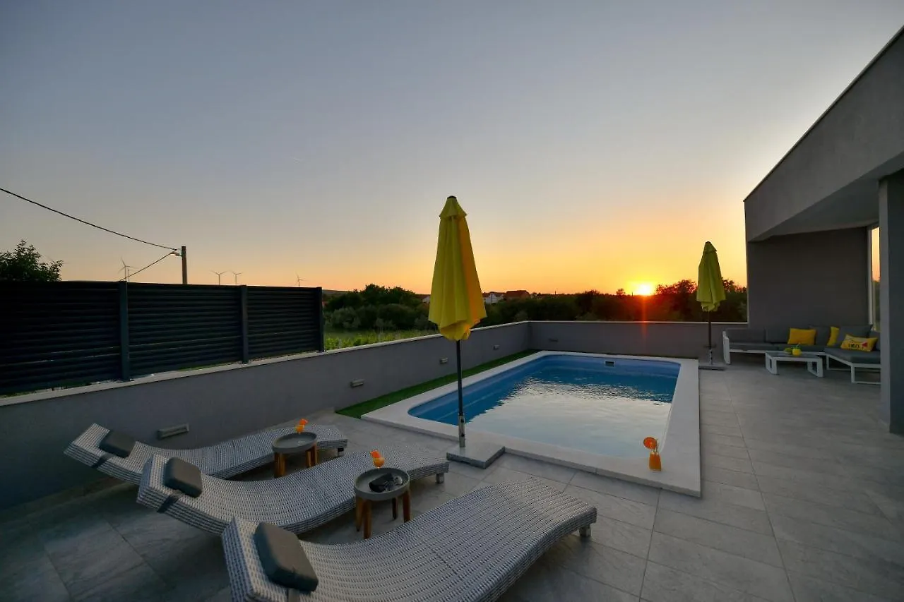 Luxurious Villa Natali Pridraga