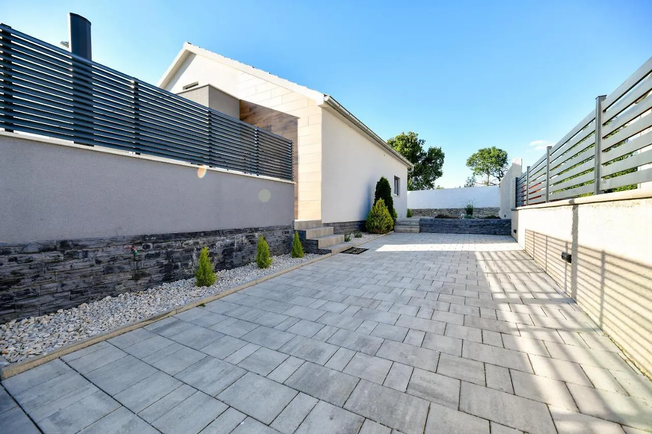 Luxurious Villa Natali Pridraga