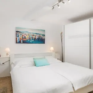 https://apartment-follow-me.primorje-gorskikotar.com