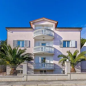 https://apartments-ori-2007.in-istria.net
